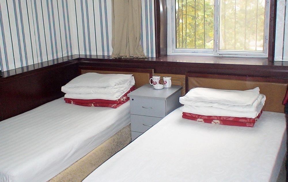Guangwai Jingbin Hostel West Railway Station Peking Exteriör bild